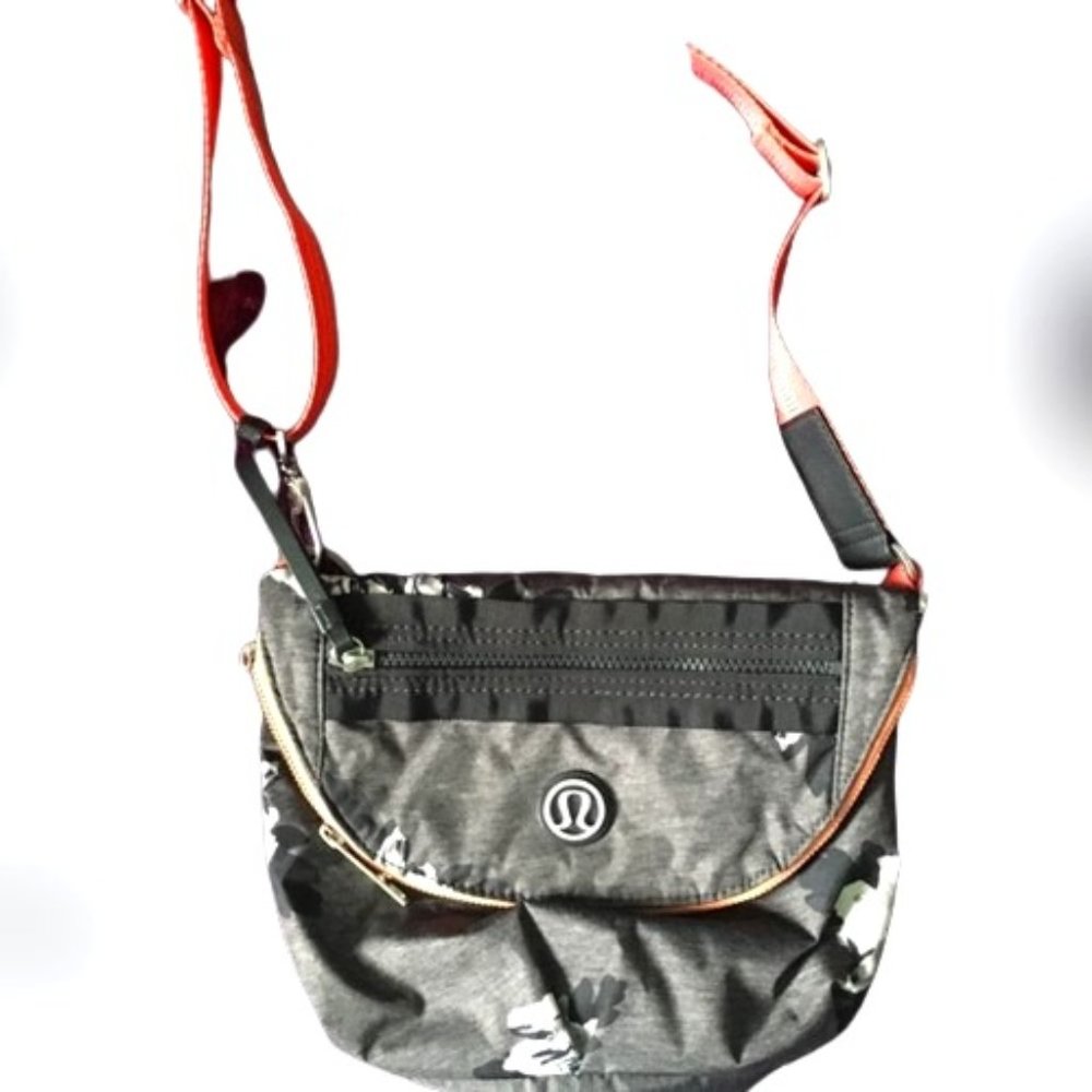 Lululemon festival bag --- RARE FIND
